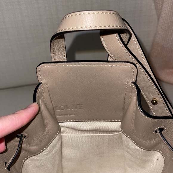 NWT Loewe Mini Hammock Bucket Shoulder Crossbody Bag Sand - Picture 9 of 9